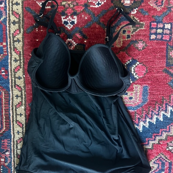 5 Intimates (Small & 34B):Spanx x 2 Hanro x 1 + BlackVelvet Cami & WhiteBraTop - Picture 8 of 9